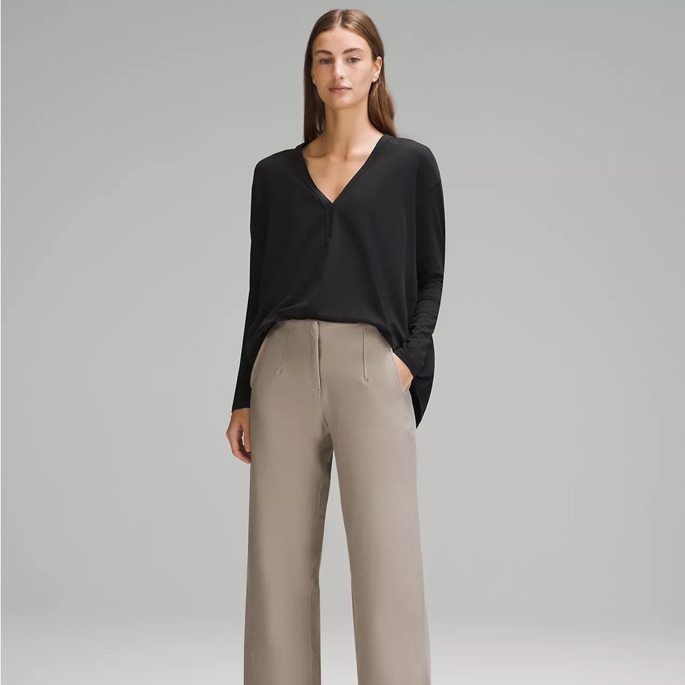 Lululemon Back In Action Long Sleeve V-Neck in Black, Size 8